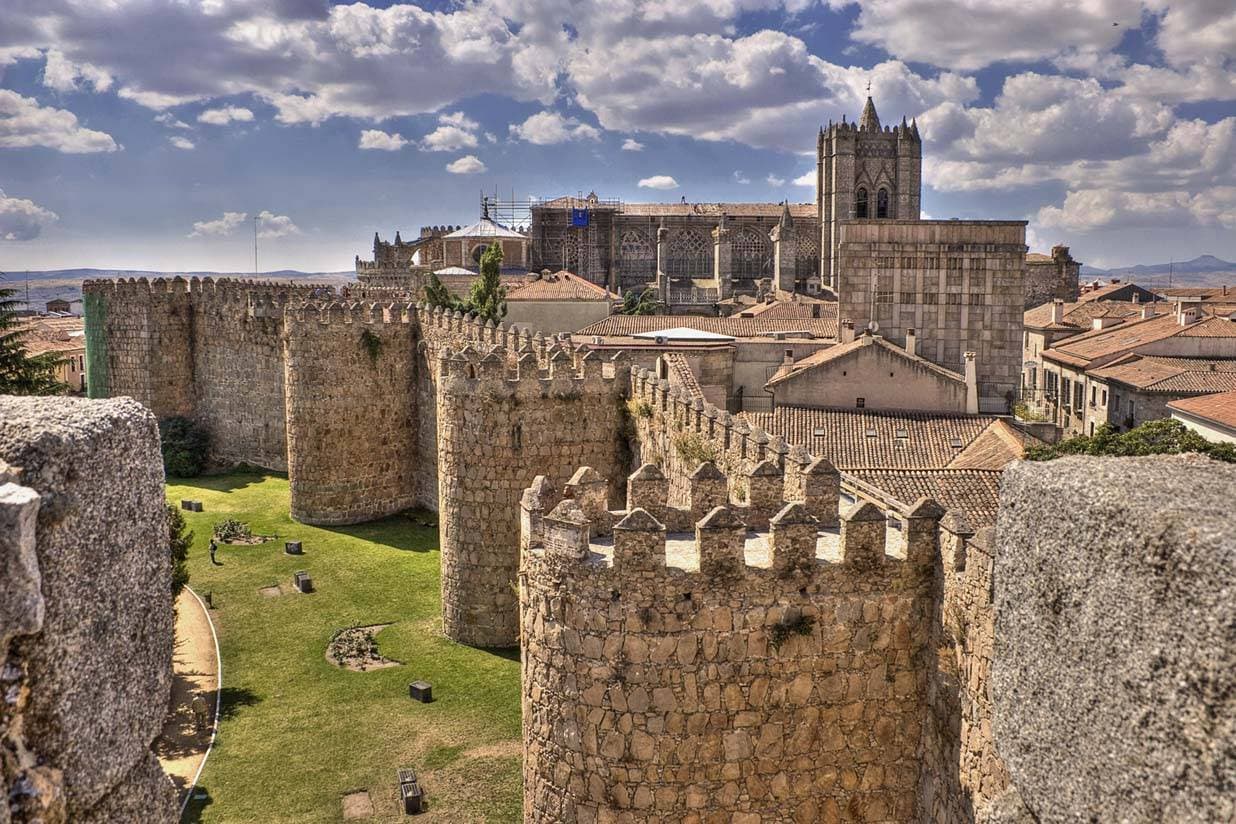 AVILA MONUMENTAL